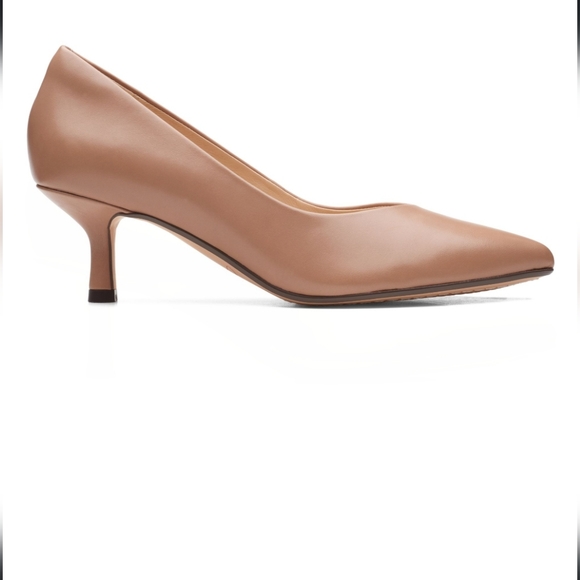 Clarks Shoes - Clarks Size 6 Pumps Leather Heels